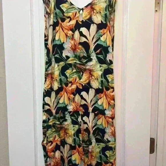 Floral romper size small - Picture 2 of 3